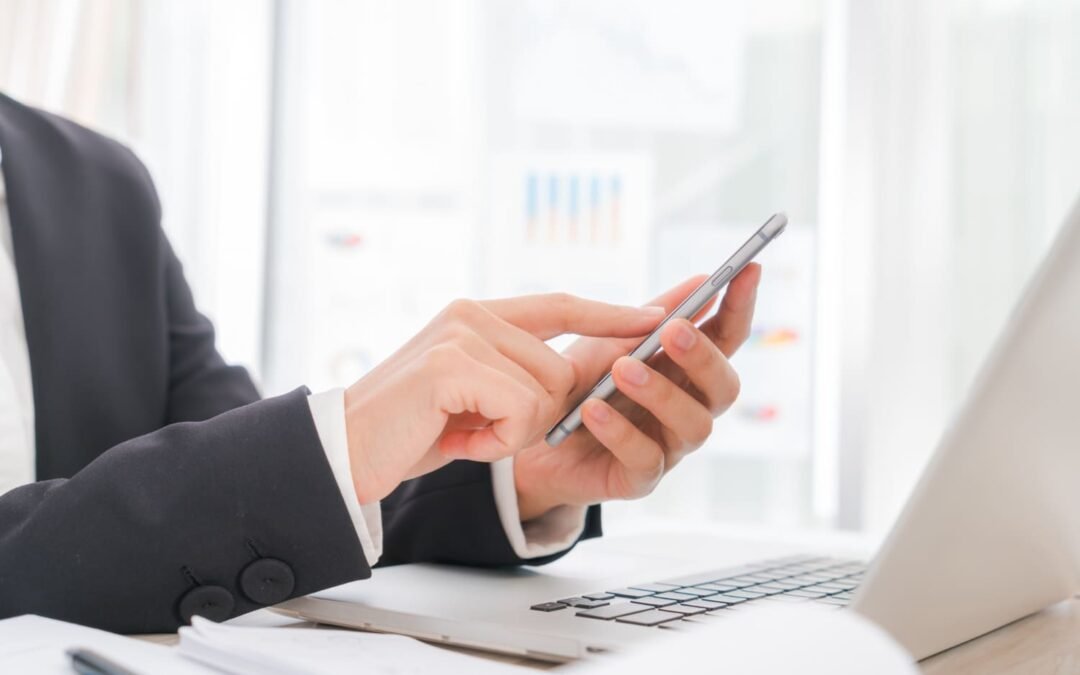 Efficient communications in mobile teams